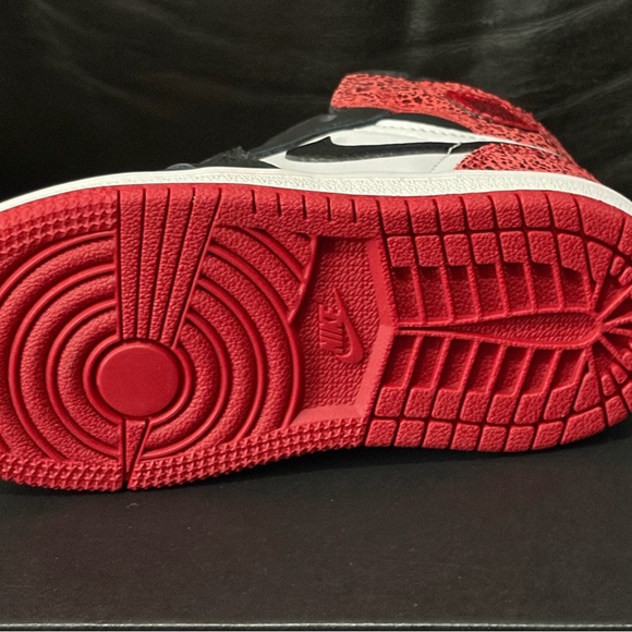 Air Jordan 1 Retro High OG “Ruby Red” size 7c - Picture 3 of 7